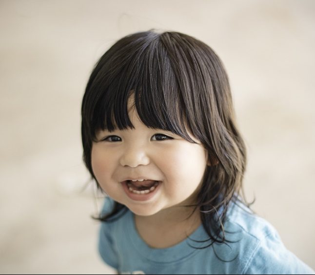 nena-asiatica-muy-guapa-sonriente