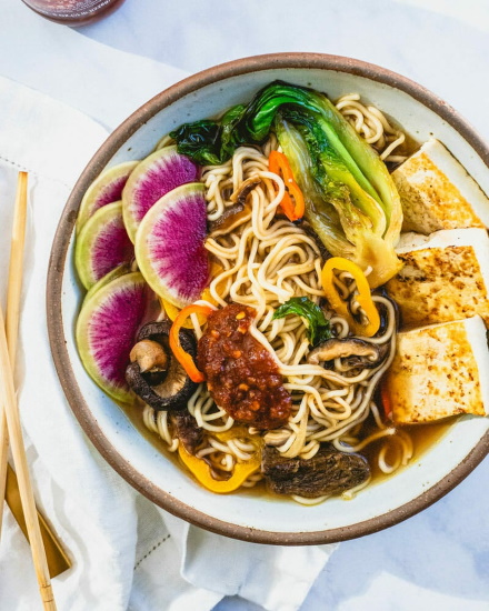 sopa-de-noodles-con-tofu-y-verduras